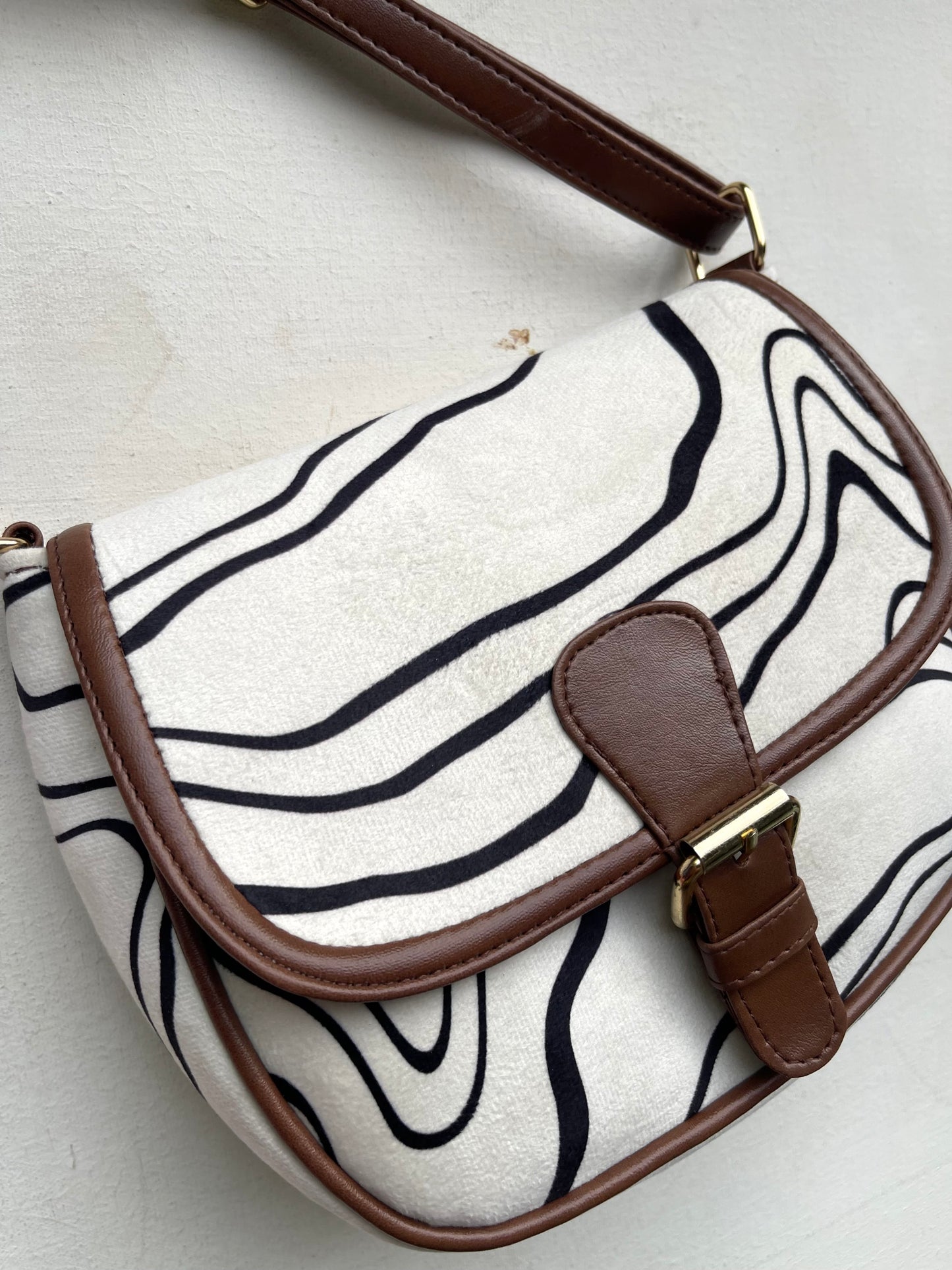 Monochrome Wave Saddlebag